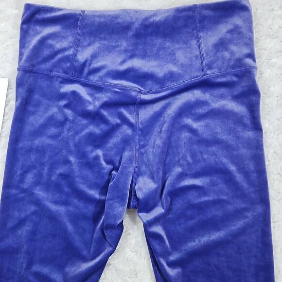 NWT Athleta Size Medium Elation purple velvet tight #467925 - Picture 9 of 9